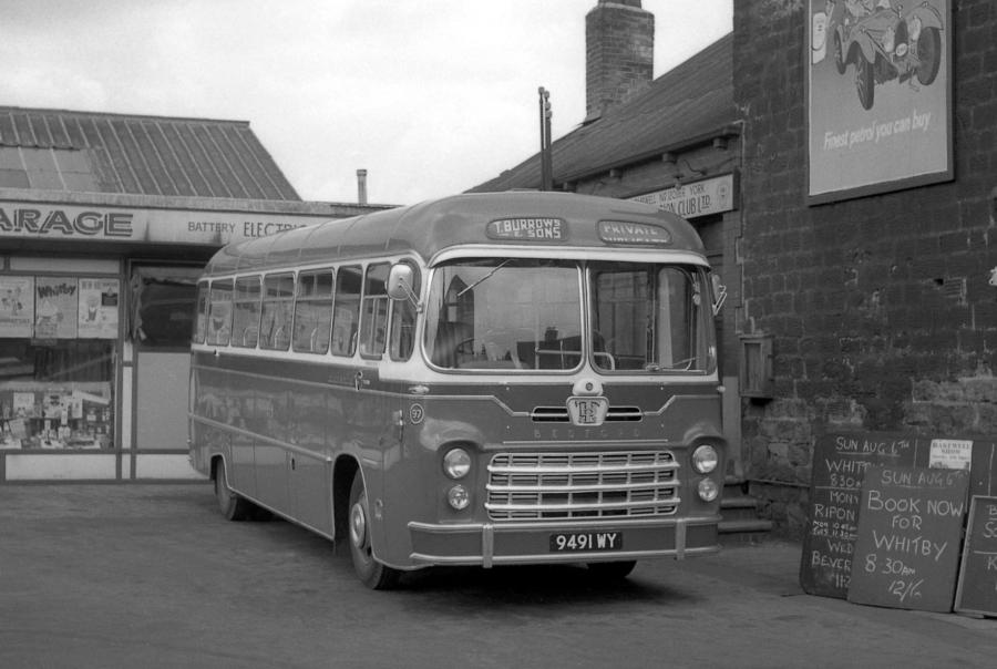 Bedford SB1 Yeates Pegasus (B44F) 1961 года  (фото 1 из 1)